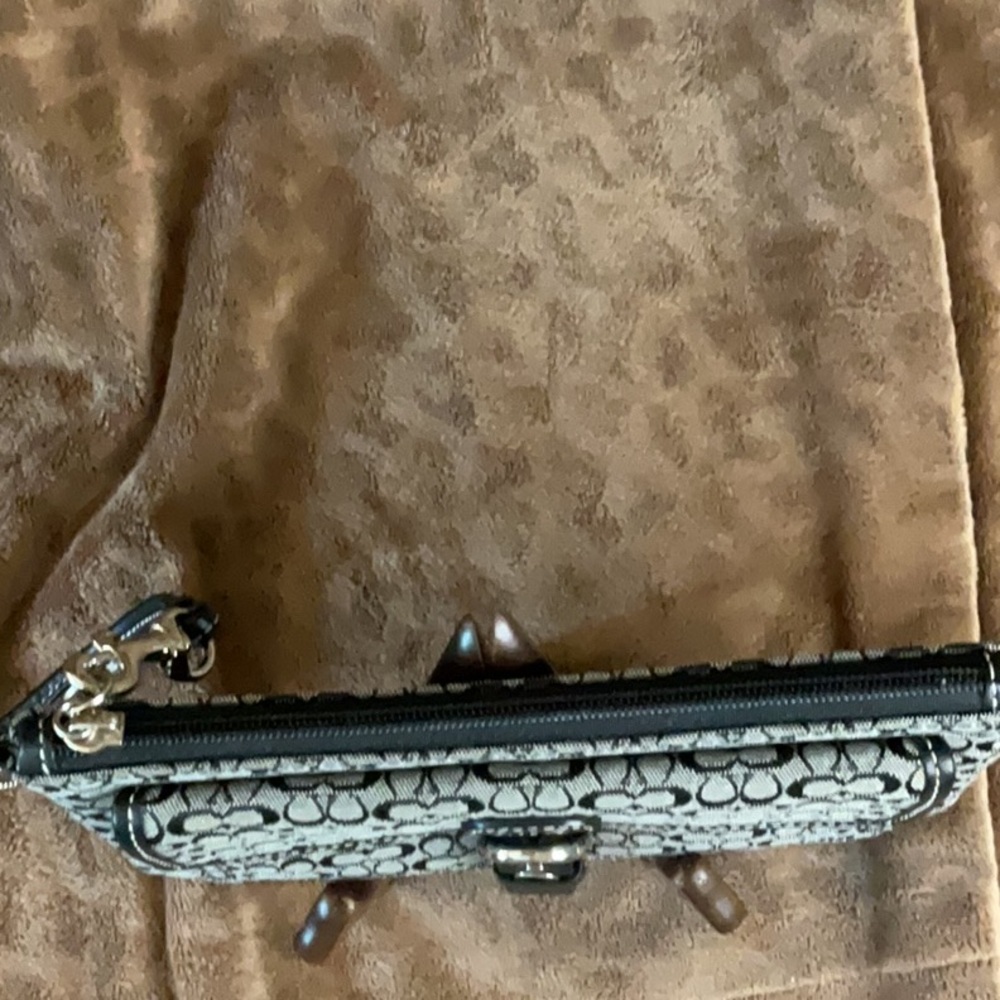 Vintage COACH Large Wristlet - Picture 5 of 8